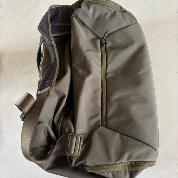 Lululemon Dark Green Duffle Bag - Picture 6 of 16